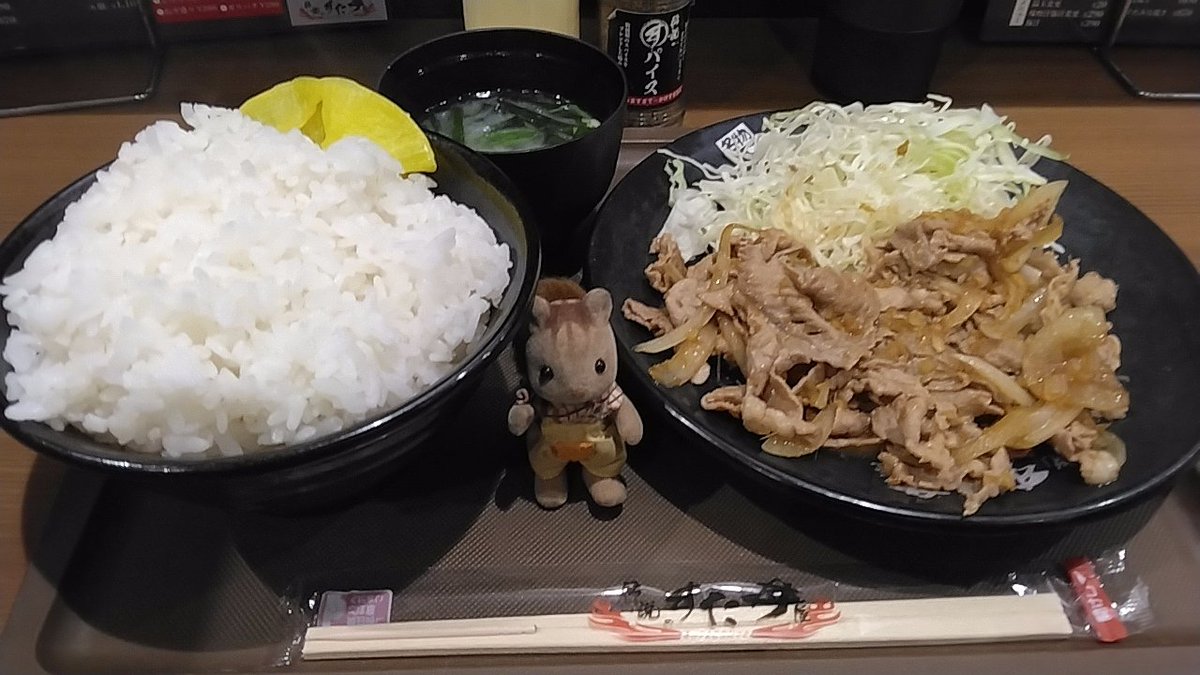 6767munayan's tweet photo. えさにします🐿 https://t.co/vP55FAoqLu