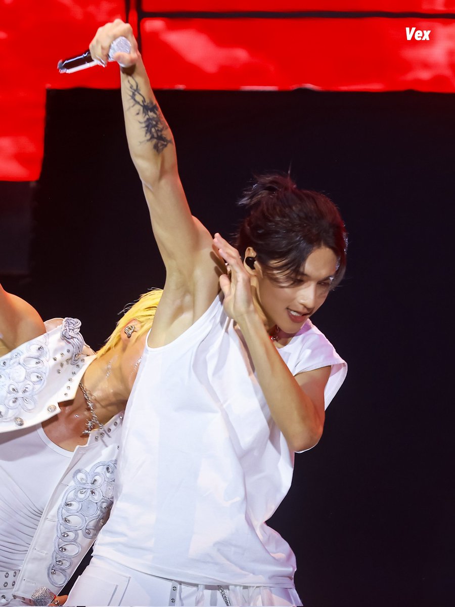 buttercup_teez's tweet photo. i was so surprised when i saw hit tweets shaming ppl for praising armpits of their favs in other fandoms meanwhile woopit picture was getting 10K likes on atiny twt😭😭😭 https://t.co/OLUV8e0OQy