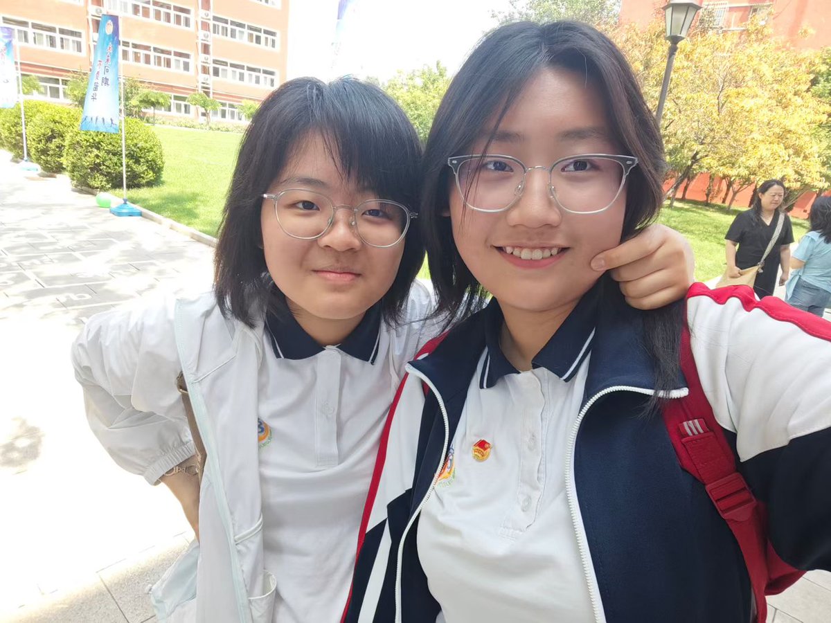 feiziwei1's tweet photo. ＃巨乳 ＃初中 ＃反差 ＃母狗 ＃童颜巨乳
有人懂这个吗，这个奶量在我们年级也算首屈一指了，不过我没啥感觉，长的一般了 https://t.co/0ZMionSUDT