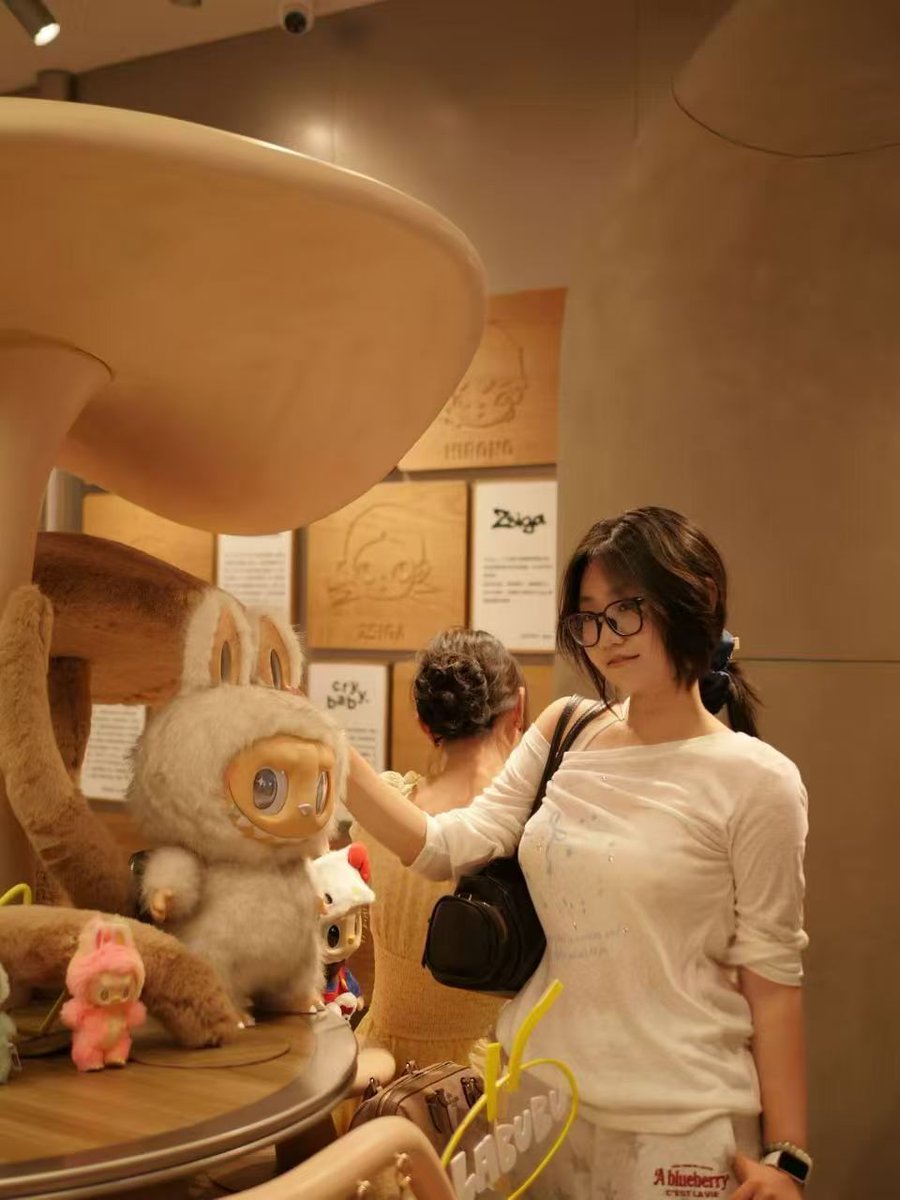 feiziwei1's tweet photo. ＃巨乳 ＃初中 ＃反差 ＃母狗 ＃童颜巨乳
有人懂这个吗，这个奶量在我们年级也算首屈一指了，不过我没啥感觉，长的一般了 https://t.co/0ZMionSUDT