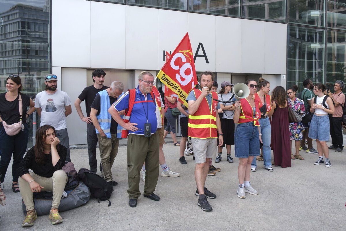 humanite_fr's tweet photo. « On nous force à nous comporter comme des machines » : les travailleurs sociaux du 115 en grève 

➡️ https://t.co/lA3mXRDElc https://t.co/1D9TOL0pfT