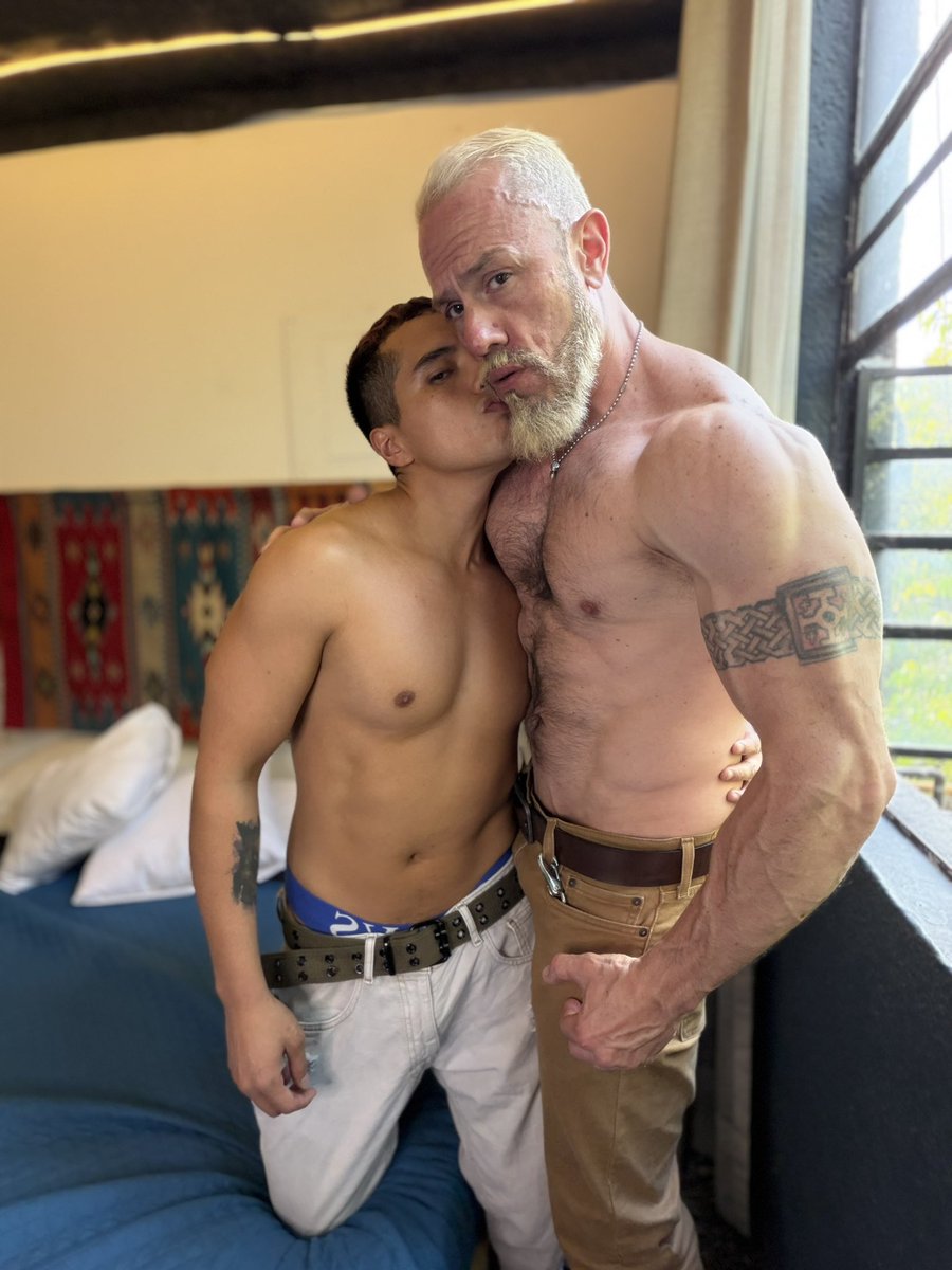 RafaFormentoMX's tweet photo. Having a twink like @adrianscheibe makes me very horny and dominant .

Complete video available NOW at 

https://t.co/3OEJBStiL0

I’m in promo! Take the 70% OFF https://t.co/bxGu0us8bq