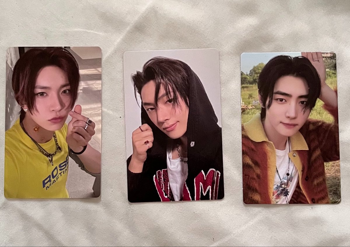 fxrshdw's tweet photo. #ensell guys aku mau jual pc heeseung, jay, sunghoon enhypen tapi bingung harganya https://t.co/xjLdXcYaRz