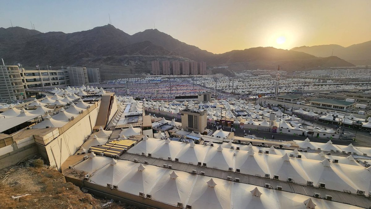mumar_sheikh's tweet photo. Back to ordinary life.
Back to familiar routines.
Back to a world that somehow feels different because a part of your heart was left behind between Makkah and Madinah.

In those blessed days, I would place my head on the pillow and fall asleep within minutes. My mind was calm, https://t.co/HlnmF6hawD