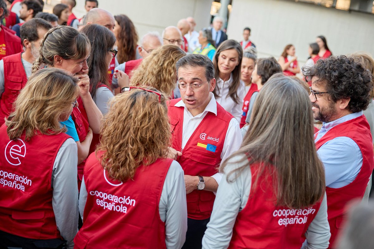 jmalbares's tweet photo. Hoy hemos despedido al equipo START de @AECID_es y a 44 profesionales que se desplazan a Venezuela con un hospital de campaña. 

Orgulloso de la respuesta humanitaria y la solidaridad española. 

Enviamos un nuevo paquete de 300.000 euros para material de refugio.

Con Venezuela. https://t.co/Xxfnm6GHi0