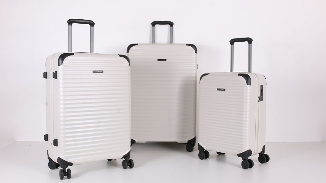 caselite_travel's tweet photo. Rooted in Transworld’s “On The Road” brand philosophy, we break the old mindset that luggage is only storage gear, and design this three-piece set as a core matching accessory for seaside holiday outfits.
#Transworld #FashionLuggage #SeasideVacation #TravelMatchingAccessory https://t.co/oQi1hW4A1e