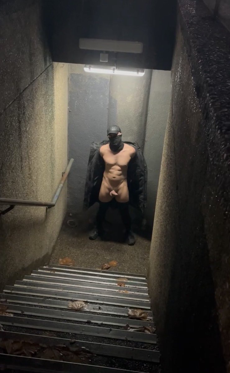 aussieexhibit's tweet photo. The perv downstairs https://t.co/5WubDe2qEX