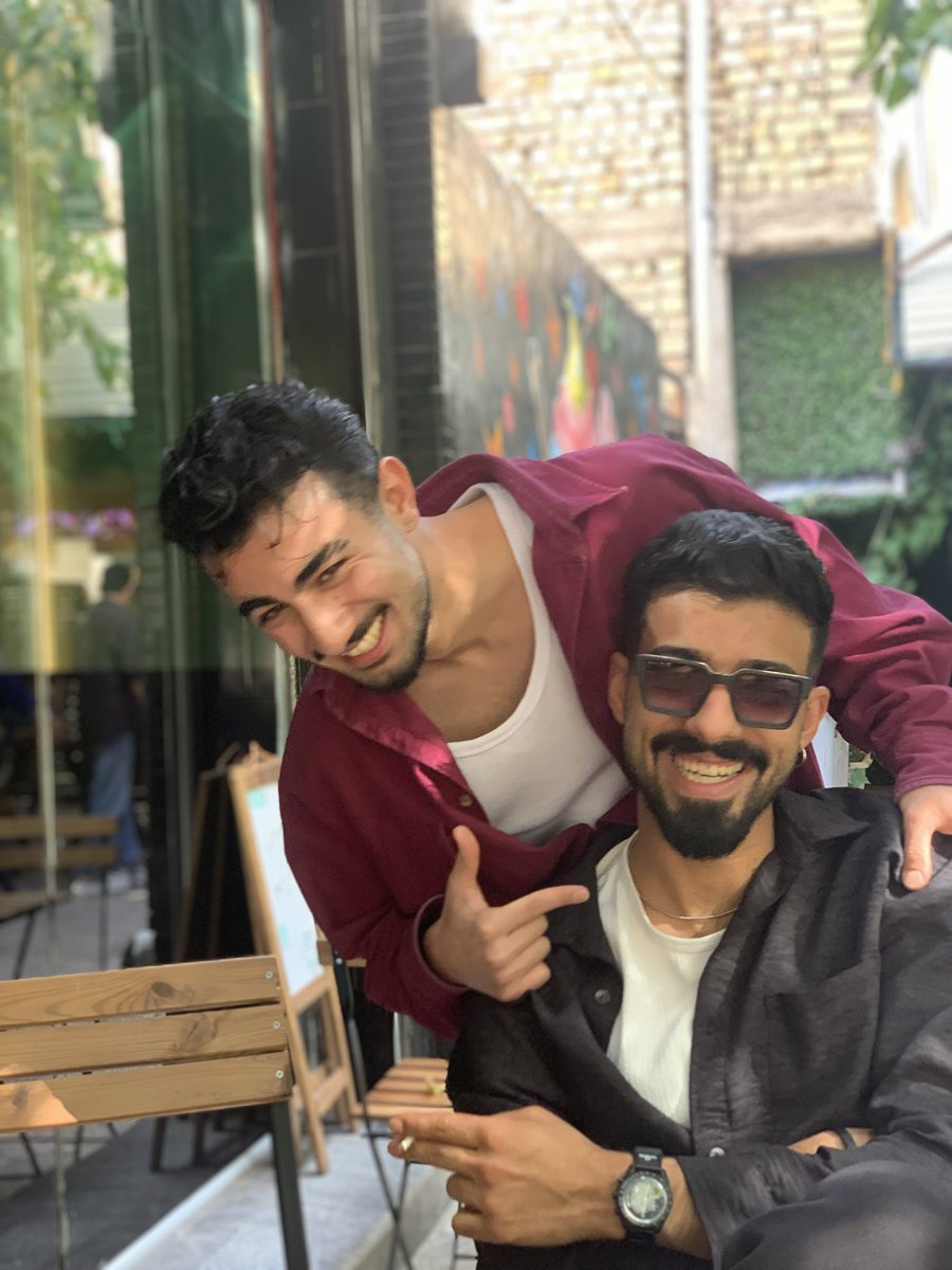 ashioo___'s tweet photo. انقد خوشحالم انگار عکسای نامزدیمه😂❤️ https://t.co/e5WUM2DJAU