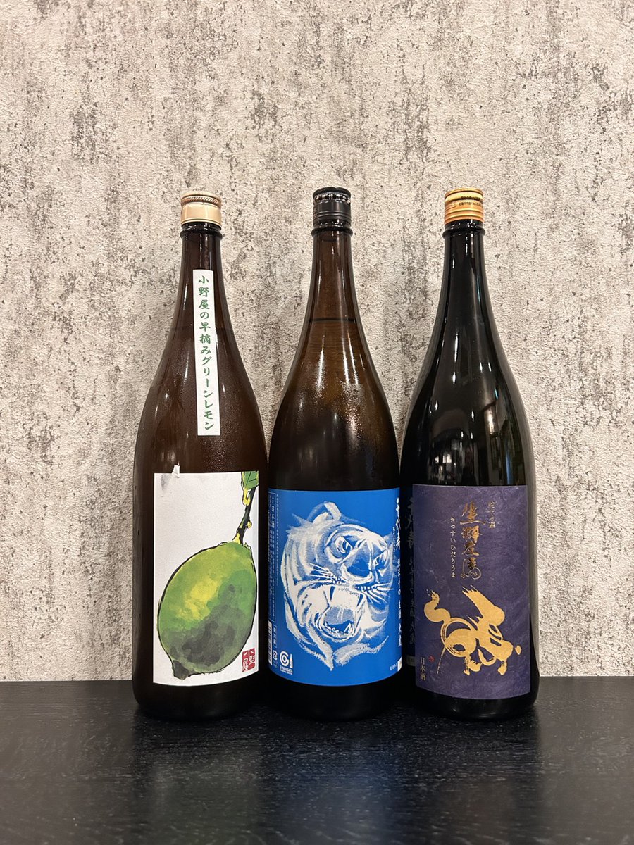 fukufuku0209's tweet photo. 本日1㈬　17時過ぎから営業です🍶
ずっと入荷待ちのグリーンレモン🍋入ってます🍶
ビール🍺で割ったりソーダと割ったり夏っぽくどうぞ🎐
#酒ぶね天 　
#酒舟天 　
#北野坂
#日本酒小料理屋 
#日本酒バー https://t.co/54pSkG0qR9