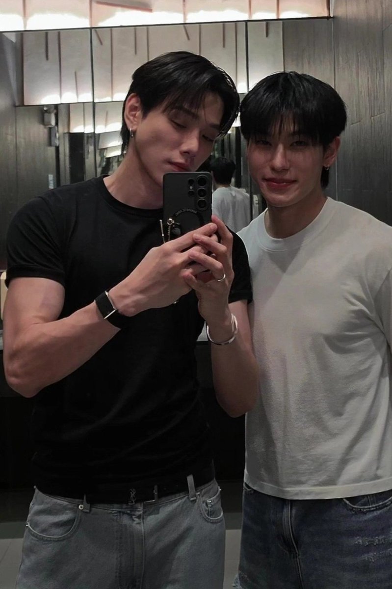 sandwichmilktea's tweet photo. พี่อู๋ตุวใหญ่ขึ้นขนาดนี้เลยหรอ เขินอ่ะ ละนอรเหลือตุวป๊อยนึง ;-;;♡ เขินอ่ะ

#ต้าห์อู๋ออฟโรด #daouoffroad https://t.co/L7OXW4Cupv