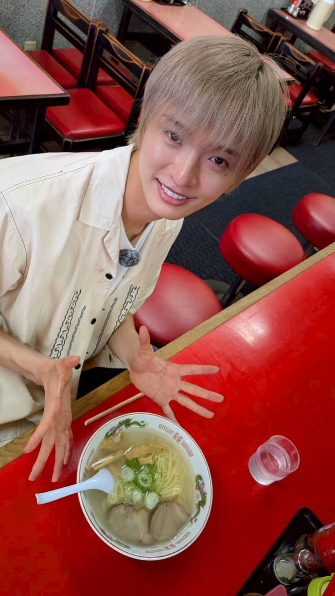 topicool_jp's tweet photo. 【トピクル】

【IMP.通信】佐藤新が函館で“王様”に!? 老舗の透明塩ラーメンに絶叫「やっっっっす！！」

北海道最古の洋食店「五島軒」では「あらやだ、王様になったみたい」と冗談を飛ばす一幕も。可愛いコメントにニヤケました

▼記事はこちら▼
🔗https://t.co/TrrNGBYh2X

＃佐藤新 https://t.co/3hZ2RPw7hj