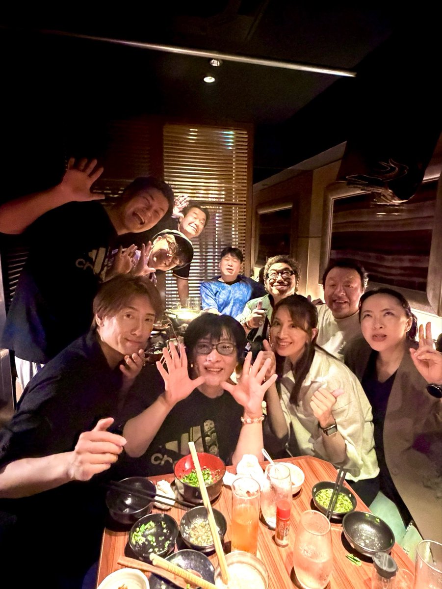 beauty_monomane's tweet photo. 歌舞笑ものまね出演者のみなさんと🚀🚀
(演出の方が一名参加)

あらためて
コロッケさん45周年おめでとうございます㊗️㊗️そして、ありがとうございました！

打ち上げ、短い時間ではございましたが
次のステップへ向けてのお話しなどとても素敵なお時間でありました。
己もさらなる成長を続けていこうと思います😊✊