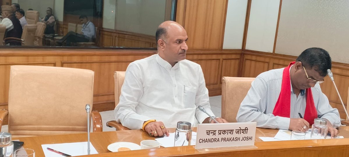 cpjoshiBJP's tweet photo. 📍नई दिल्ली 

आज संसद की ऊर्जा सम्बन्धी स्थायी समिति की बैठक में भाग लेकर समिति के विषयों पर चर्चा की। https://t.co/YZj6GK8SgG