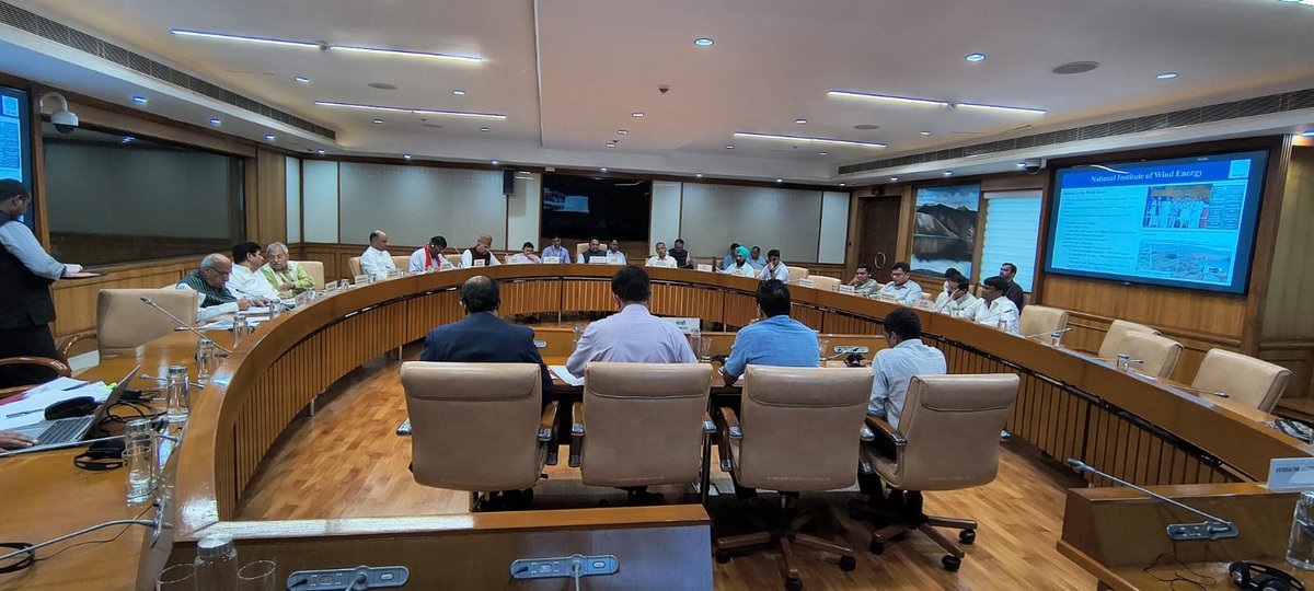 cpjoshiBJP's tweet photo. 📍नई दिल्ली 

आज संसद की ऊर्जा सम्बन्धी स्थायी समिति की बैठक में भाग लेकर समिति के विषयों पर चर्चा की। https://t.co/YZj6GK8SgG
