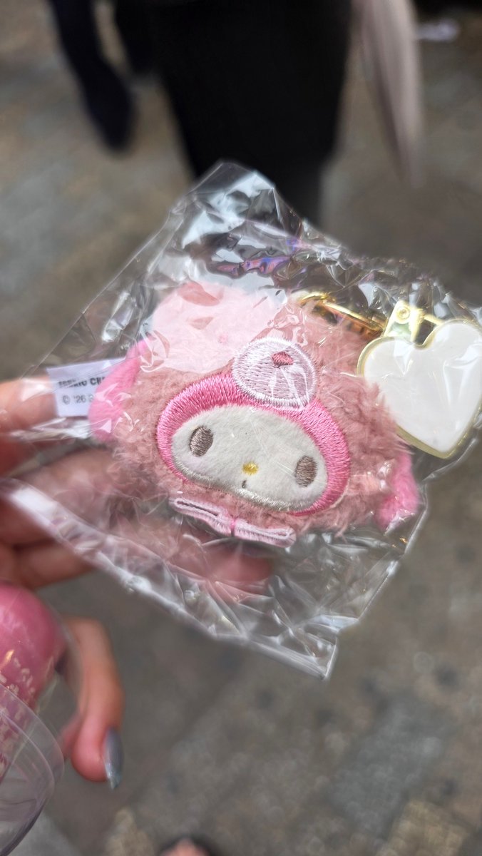 107929ys's tweet photo. @0 
サンリオ ガチャ 交換 ぬいぐるみチャーム ラテクマバージョン

【求】シナモン
【譲】マイメロ

都内(渋谷新宿池袋辺り)手渡しでの交換希望です！
お気軽にリプDMお願いいたします！ https://t.co/vLmuC4jEzH