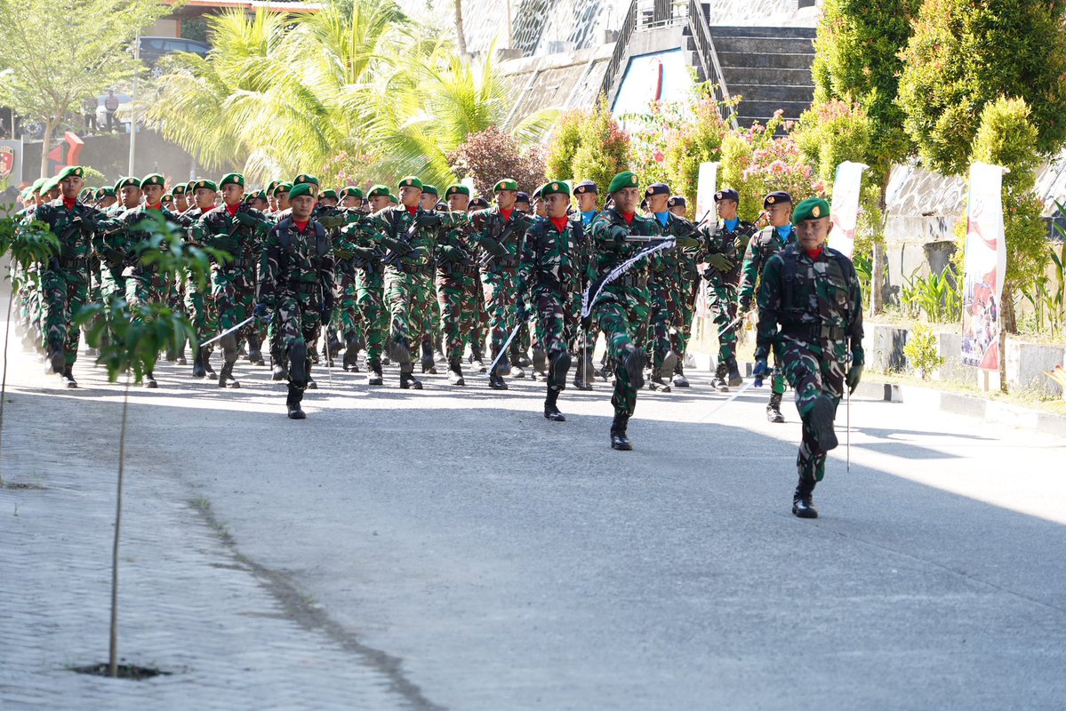 korem142's tweet photo. Danrem 142/Tatag Hadiri Upacara Hari Bhayangkara ke-80, Sinergitas TNI–Polri Makin Solid. https://t.co/vpsjMvPucF