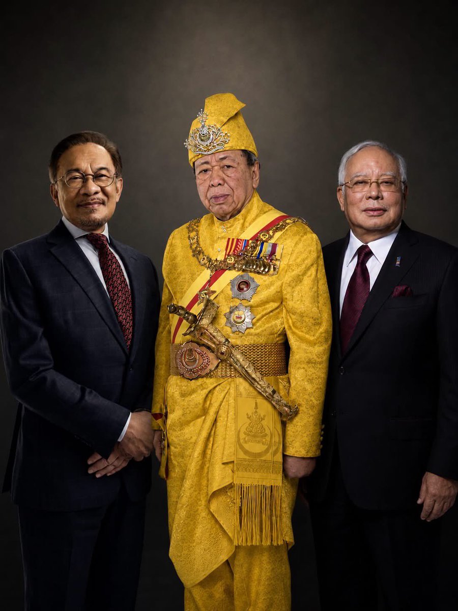amerhadiazmi's tweet photo. Sultan Selangor criticised Lim Guan Eng and Tony Pua for downsizing the LRT3 project, saying they failed to see its necessity and wrongly labelled it a wasteful mega-project. He added that its completion reflects continuity in planning, not any one person’s success. https://t.co/rPT7gJGXKV