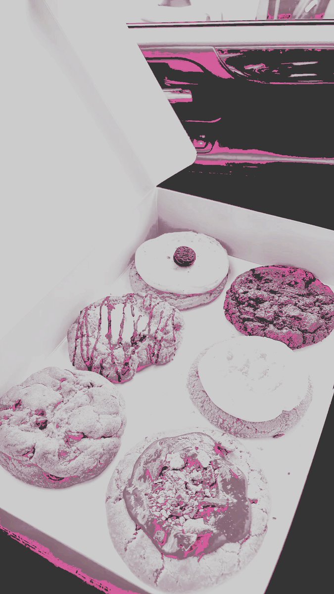 ncvastatic's tweet photo. （  she  brought  a  box  of  cookies  from  that  shop  that’s  so  popular  on  social  media.   she  has  been  waiting  months  to  try  them.  𝒓𝒆𝒂𝒅𝒆𝒓  can  take  as  many  as  they  want.  ） https://t.co/ZgA9MfS31e