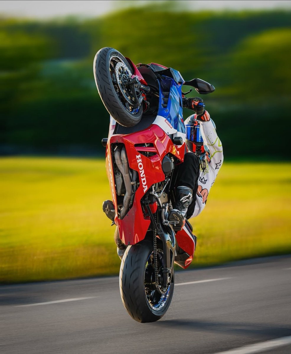 rex_maina's tweet photo. Wheelies zinakaanga mwaki lakini here's something many riders don't know: on many motorcycles, holding a wheelie for too long can affect oil pickup because the engine oil shifts away from where the oil pump draws it. Lubrication ikiisha the engine wears or even serious engine damage.

I know of a biker who has a bike for wheelies, even adds more oil ndio pump ifikie.

Expensive hobbies 😊