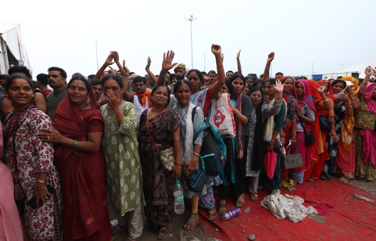 JnKFact's tweet photo. The annual Amarnath Yatra is scheduled to commence on July 3, with a large number of devotees arriving at the Tawi riverfront where the on spot registration for the yatra is taking place.

#jkfact https://t.co/PKuwN5MCH0