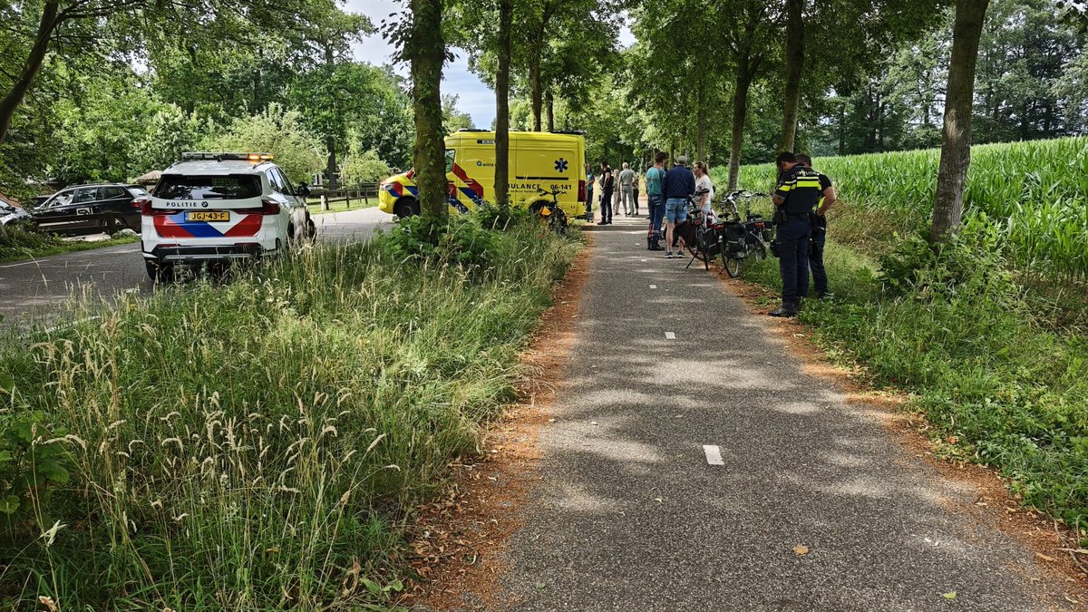 REGIO8's tweet photo. Fietsster gewond na aanrijding met scootmobiel bij Corle. https://t.co/iBKw6pOvNP https://t.co/t1T4wYl86Q