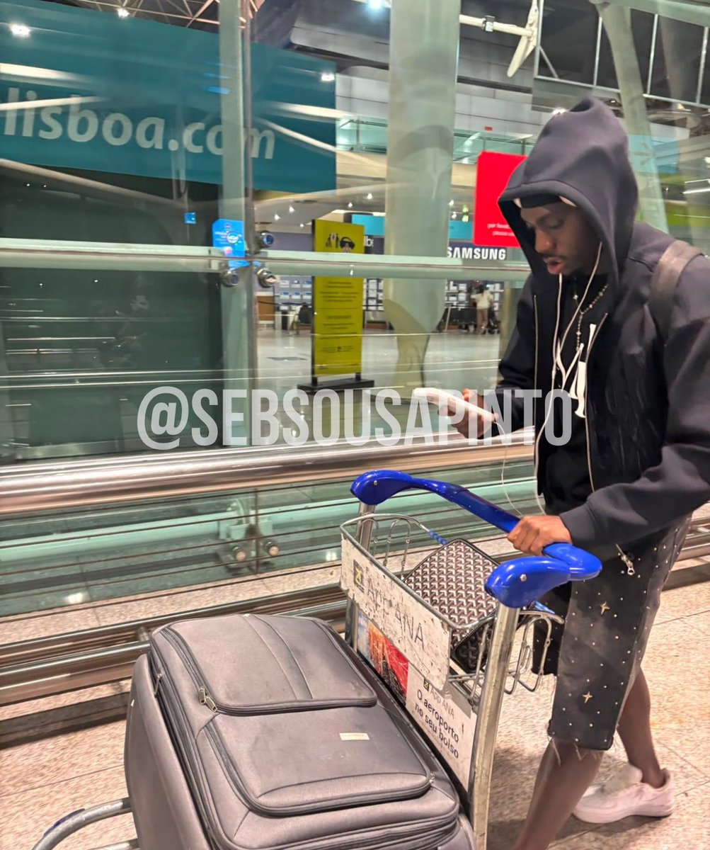 sebsousapinto's tweet photo. 🚨✈️ EXCL: Bob Omoregbe chegou esta madrugada a Lisboa para finalizar a transferência para o Torreense, o relógio está a contar!

Partes estão nos últimos detalhes da negociação.

Extremo estreou-se em 24/25 na equipa A do AC Milan com Sérgio Conceição e disputou Conference League esta época no Novi Pazar.