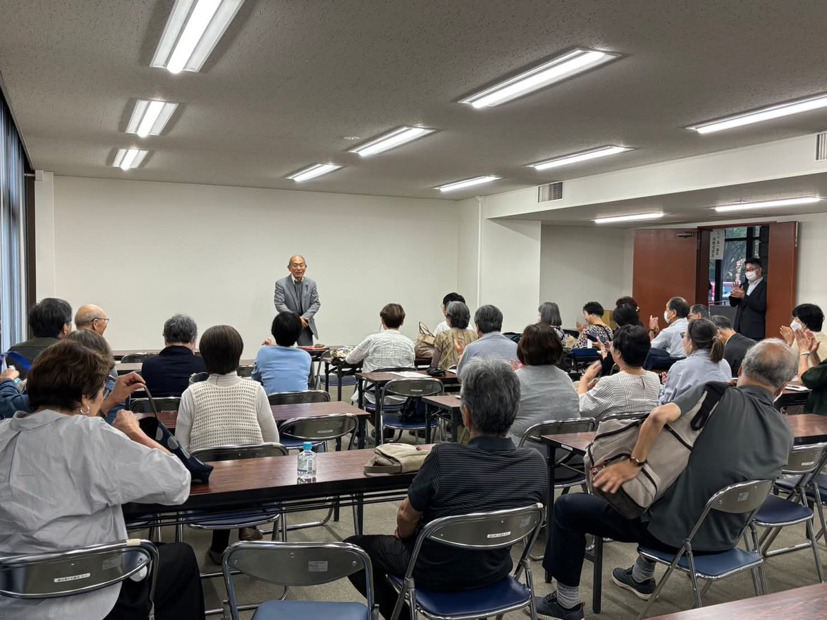 marusin1jcp's tweet photo. ６月２２日、千葉県議会本会議で質問に立ちました。

取り上げたのは、ナフサ不足対策、成田エアポートシティ構想、新たな地域医療構想、教員確保と教育条件の充実、歩道や信号機など道路の安全対策、データセンターの規制強化などです。

質問終了後には、傍聴に来ていただいた方々と交流しました。 https://t.co/hoEt8rrLSq