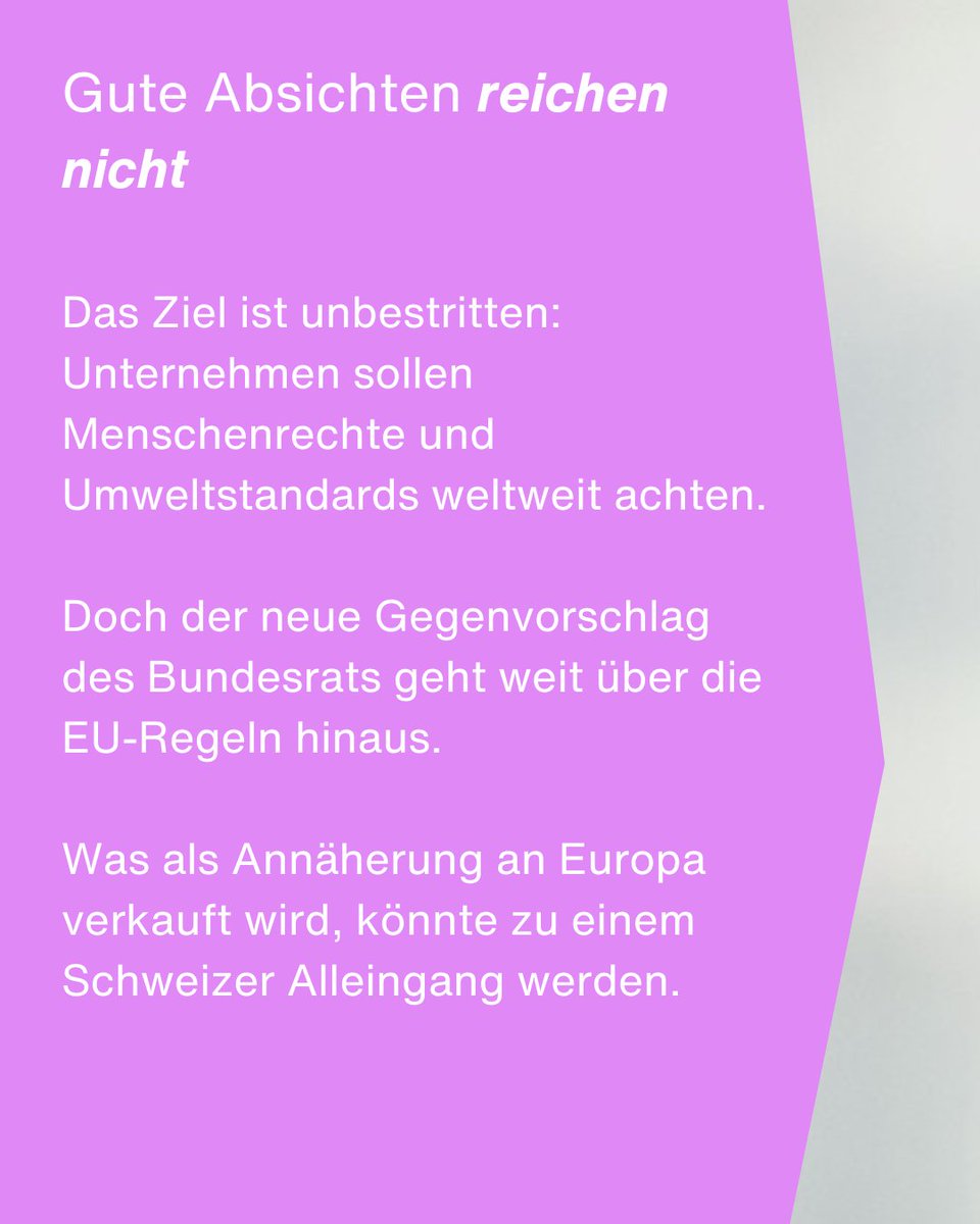 economiesuisse's tweet photo. Die nachhaltige Unternehmensführung soll gestärkt werden. Darüber besteht breite Einigkeit.

Der neue Gegenvorschlag des Bundesrats zur Konzernverantwortungsinitiative geht jedoch deutlich weiter als die aktuellen Entwicklungen in der EU. Während Brüssel und Berlin ihre Vorgaben vereinfachen und praxistauglicher gestalten, droht die Schweiz einen regulatorischen Sonderweg einzuschlagen. 🔀 

Besonders kritisch sind die geplanten neuen Haftungsregeln: Sie erhöhen die Rechtsrisiken für international tätige Unternehmen und KMU erheblich, schaffen zusätzliche Bürokratie 📝 und fördern eine defensive Dokumentationskultur statt wirksamer Verbesserungen vor Ort. 

Die Schweizer Wirtschaft hat in den vergangenen Jahren viel in Sorgfaltspflichten und internationale Standards investiert. Eine Weiterentwicklung der Regulierung ist möglich – aber mit Augenmass.

Entscheidend sind internationale Abstimmung, Rechtssicherheit und ein risikobasierter Ansatz. Denn nachhaltige Wirkung entsteht nicht durch immer neue Haftungsregeln, sondern durch Lösungen, die in der Praxis funktionieren.

🔎 Mehr dazu im Gastbeitrag von Erich Herzog und Denise Laufer: https://t.co/0veLCBIBjW