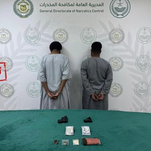alekhbariyaNews's tweet photo. القبض على مقيمين يمنيين في حائل لترويجهما الإمفيتامين والحشيش

(مكافحة المخدرات) https://t.co/lcowtzb79I