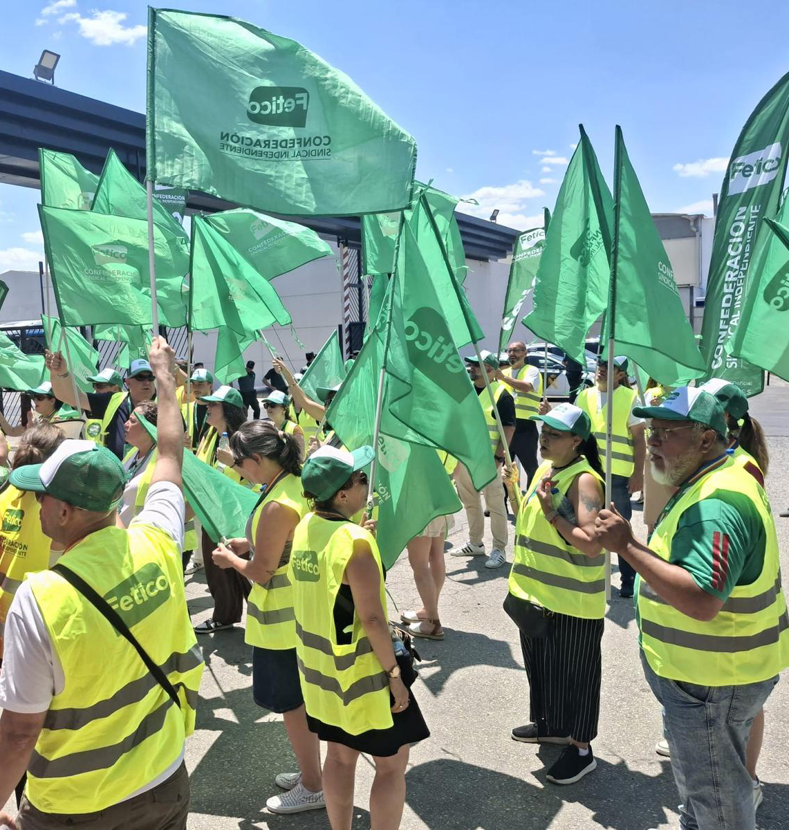 sindicatofetico's tweet photo. Como organización mayoritaria en el comité de empresa de la planta García-Carrión en #Daimiel, nos hemos movilizado para reivindicar la negociación de un plan industrial y de #empleo, ante la situación derivada por los cuatro despidos comunicados por la compañía
#SindicatoModerno https://t.co/jSr8pUiFAL
