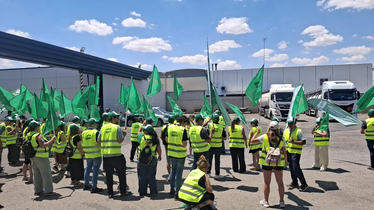 sindicatofetico's tweet photo. Como organización mayoritaria en el comité de empresa de la planta García-Carrión en #Daimiel, nos hemos movilizado para reivindicar la negociación de un plan industrial y de #empleo, ante la situación derivada por los cuatro despidos comunicados por la compañía
#SindicatoModerno https://t.co/jSr8pUiFAL