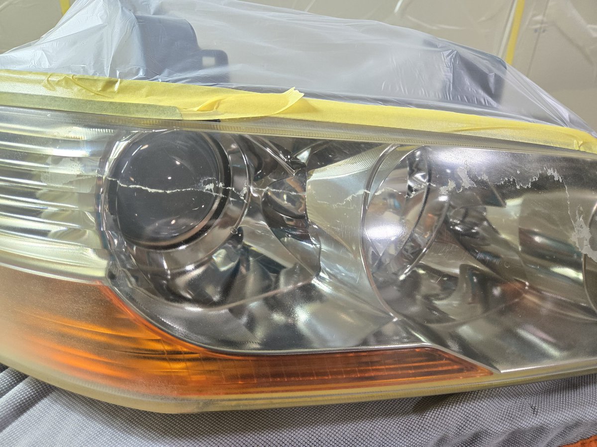 InLineimport's tweet photo. このヘッドライトが…
ここまでクリアーになりました‼️
明日プロテクションフィルムを貼ります。今日はClose‼️
#毛呂BASE
#ランエボ8
#LANCEREvolution 
#ヘッドライトPPF https://t.co/hglvperwUk