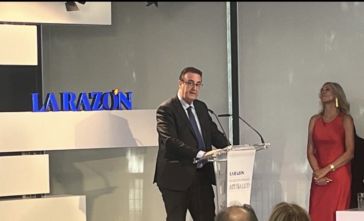 CESM_CV's tweet photo. 📌Ayer Martes @cesm_sindicatos recibió un reconocimiento a su labor en defensa de la profesión en su #NoAlBorradorEstatutoMarco en los premios #AtuSalud de @larazon_es
#SindicatoMédico
@victorpedrera ha insistido en que es un reconocimiento a toda la profesión médica. https://t.co/NNrIPTSoh5