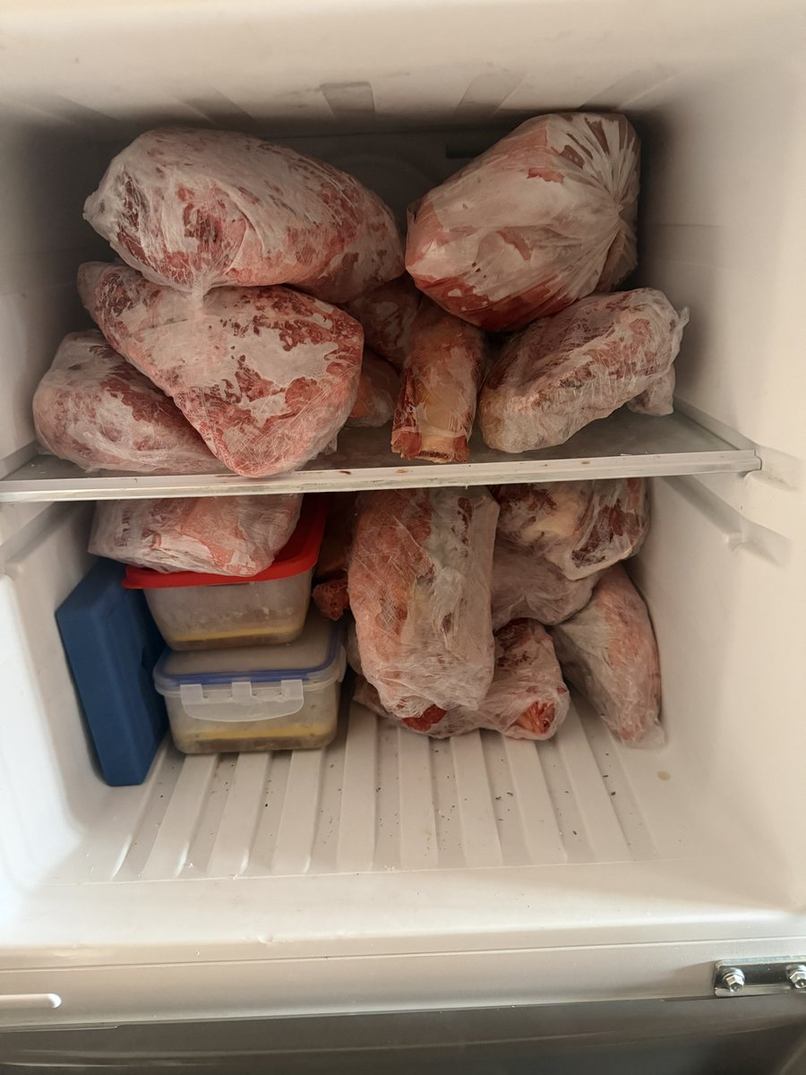 KypeITsolutions's tweet photo. A man’s fridge 
Courtesy of @ask1_original 💪🏾 https://t.co/vn4BByPKaD