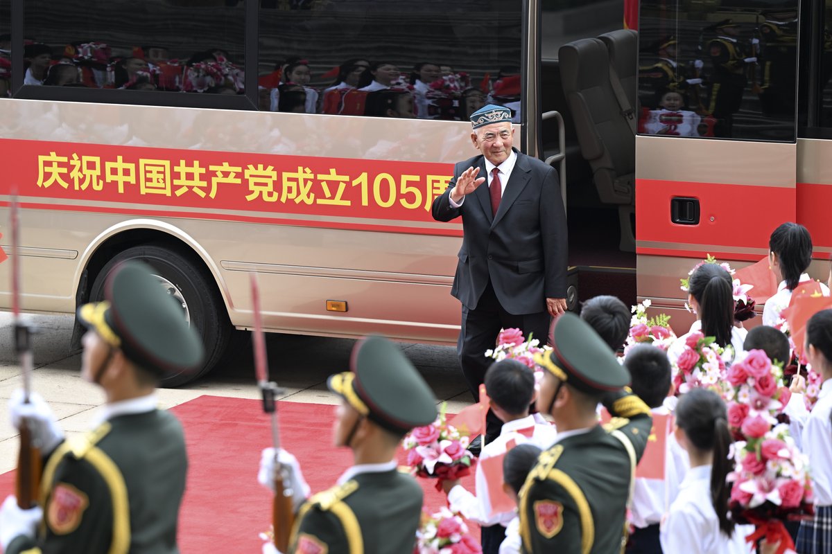 XinjiangBuzz's tweet photo. #PathToGlory Uhas Sulayman, a household name among herders in Yumin county, China's #Xinjiang, has spent decades providing medical care to local communities. As part of the formal celebration for the 105th anniversary for the founding of the #CPC, he was awarded the July 1 Medal. https://t.co/CSZT25Z67D