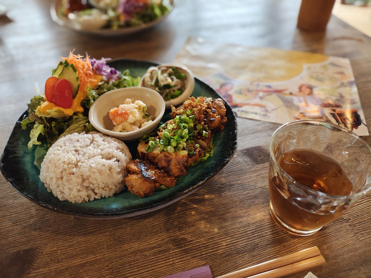 nagatabeck's tweet photo. 旅人カフェ「ぐりーちね」さんでライブでした！
とても良い雰囲気の古民家カフェでご飯も美味しかったです。 https://t.co/CZW999QwPL