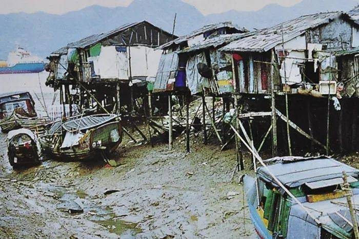 HeySeaFujian's tweet photo. For generations, Fujian’s Lianjia boat dwellers lived on boats — no land, permanent address, or schooling for their children.
After Fujian’s landmark 1990s relocation program, they now live in modern apartments, with college-educated kids and their own businesses
#CPC105 #Fujian https://t.co/2l1EIhOVTg