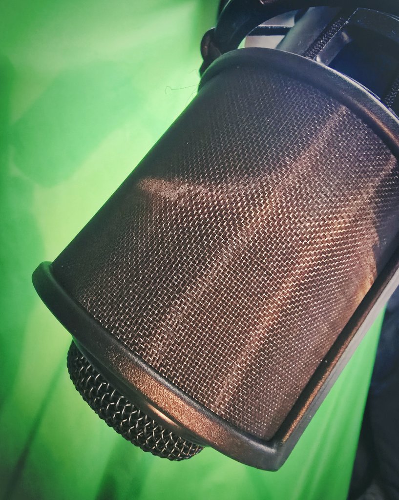 mamichika33's tweet photo. 本日、遠隔レコーディングなうなのです。
IVIの次の新曲、なんと…
mamichikaメインなのだ!
ひぎぃ!
∑((°́Д°̀ ;ฅ)ฅピギャアァァァ!
公式な公開はまだまだ先ですが…
なんと12日(日)のライブで先出し
初お披露目だよー!
めちゃくちゃ素敵だから頑張ってるよ!💪
#VRIVI #まみちかのお庭 #VRChat https://t.co/Ji4s58Xtr3