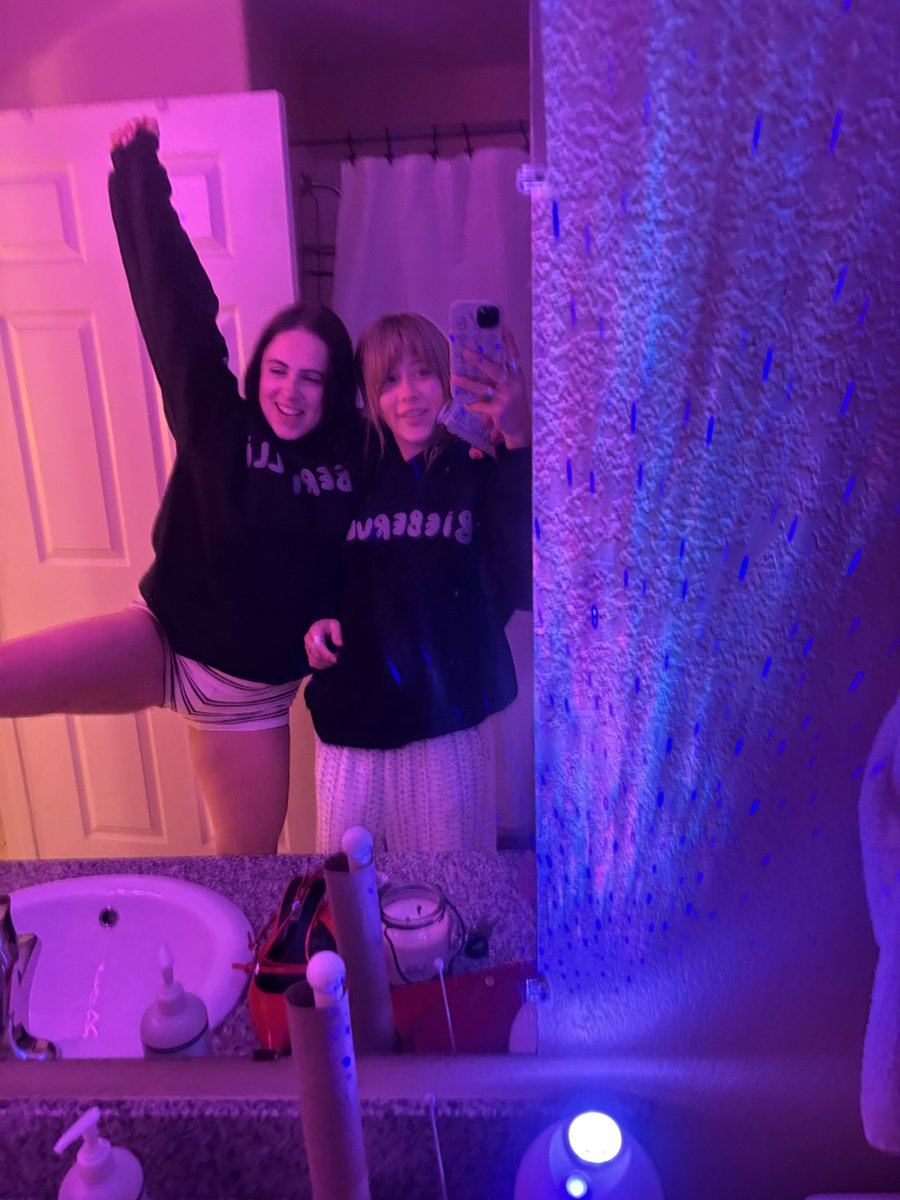 jirpchirp_'s tweet photo. 16 again. i love maddie !! https://t.co/W9mPS6FwSN