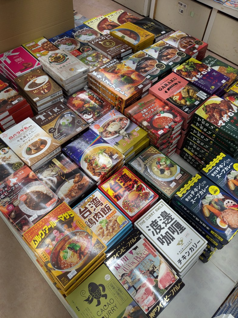 books_suguji's tweet photo. 本日、当店ポイント２倍デーです！
さらに、本日より全国の絶品レトルトカレーが大集結”ザカリースクランブル”がスタートしました！
ご来店お待ちしております♪　＃レトルトカレー https://t.co/MlTZX9FzJK