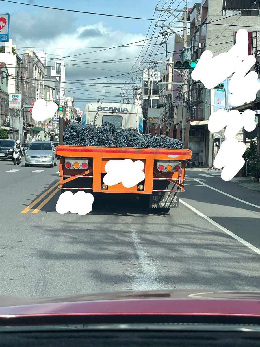 svqqnail's tweet photo. 今天開在這台車車後面
我腦中浮現滿滿絕命終結站的畫面😵‍💫😵‍💫 https://t.co/VTCD0yRcas
