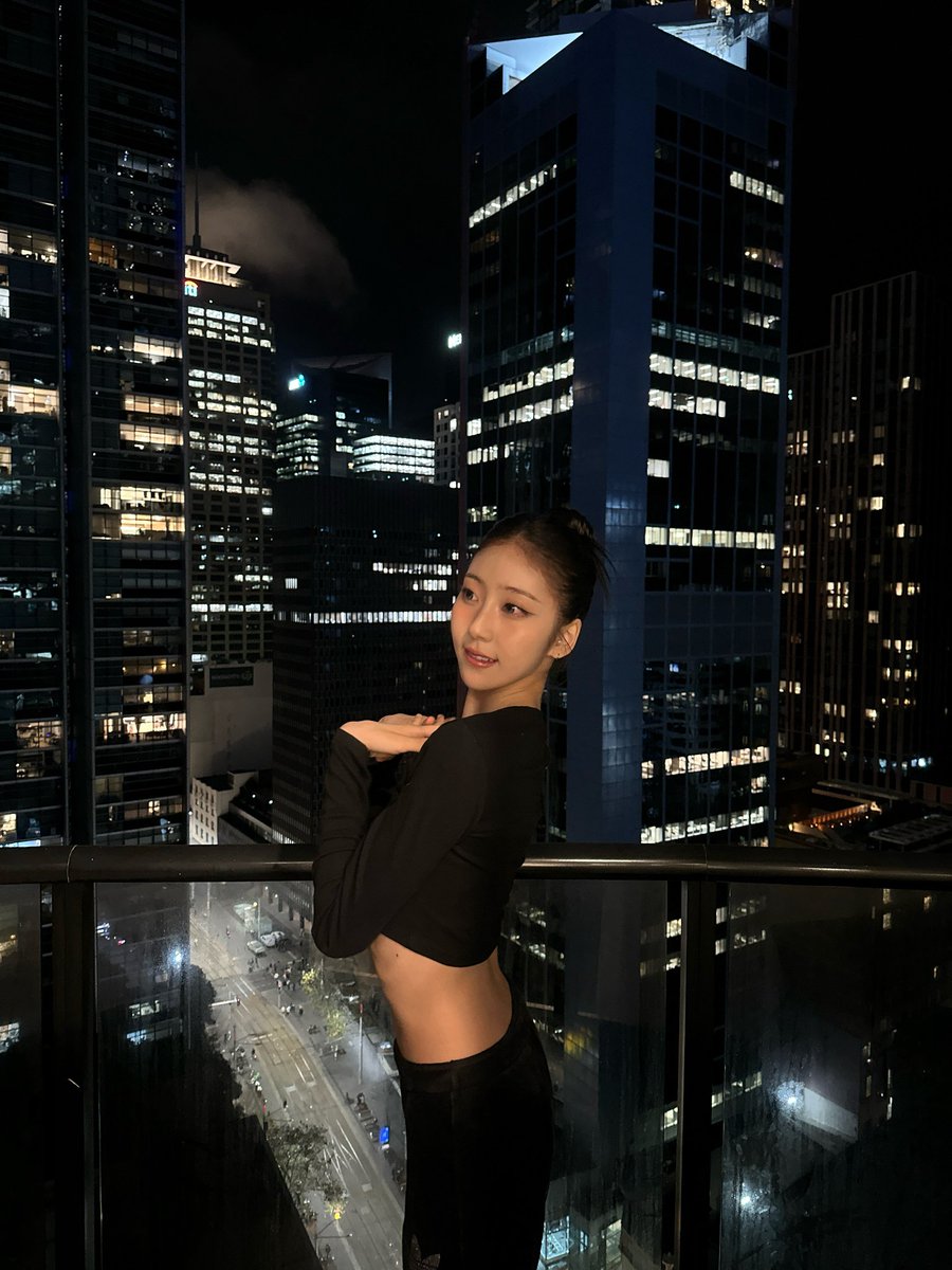 vvup_universe's tweet photo. 260701 #JIYOON weverse post

✨ Sydney night mode 🌃
😉

#VVUP #비비업 #지윤
@vvup_official https://t.co/EBJav8XJjt