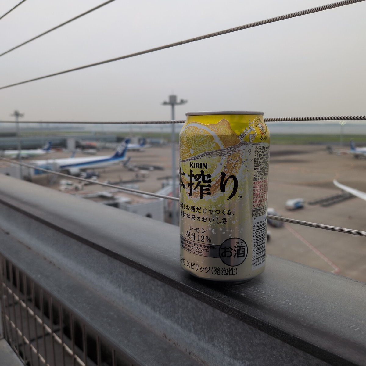 ubrs346's tweet photo. 錆びた弦でいい
破けたジーンズでいい
孤独な夜があっていい
何もなくても笑えていればいい
何もなくても歩けさえすればいい https://t.co/p81UoUWYNp