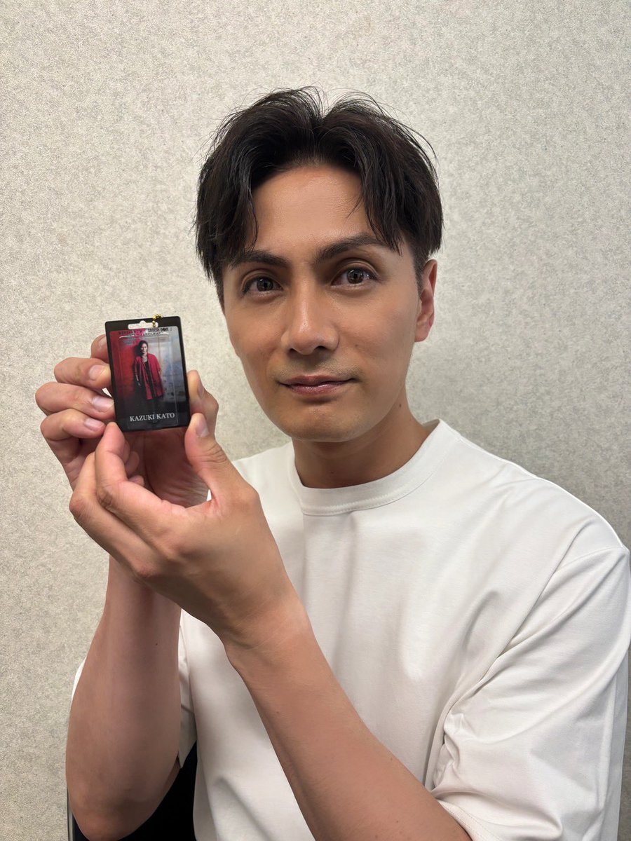 kazuki_kato1007's tweet photo. 【VOICE会員の皆様へ】
💿「SMASH BOX」
ファンクラブ会員限定セット
予約受付中！

✨セット内容
・ミニアルバム「SMASH BOX」
・Blu-ray「Kazuki Kato Special Live "GIG" 2024 ～Count Down KK 2～」
・20周年記念PHOTO BOOK

🎁購入特典
ここでしか手に入らない限定非売品！
「SMASH BOX」ジャケットから飛び出したフィギュアのような
ブリスター風コレクションキーホルダー

📣受付期間中にFCへご入会いただいた方もお申込みいただけます！

⏰お申込みは7月20日(月・祝)まで

詳しくはコチラをご覧ください👇
https://t.co/enji4IOIGP

#加藤和樹