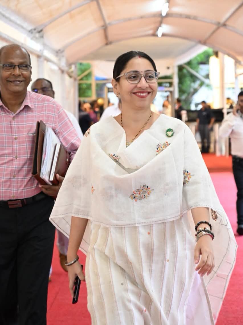 snehadubepandit's tweet photo. आठवडा २ | दिवस ३

लोकांच्या प्रश्नांसाठी सातत्याने आवाज उठवत, प्रत्येक मुद्द्यावर ठाम भूमिका घेत, वसईच्या विकासासाठी विधानसभेत आजचा आणखी एक दिवस.

Vidhan Bhavan | Week 2 | Day 3

Another day in the Assembly, raising the voice of the people, standing firm on every issue, and working towards the development of Vasai.

#day3 #assembly #monsoon #vasai #snehadubepandit