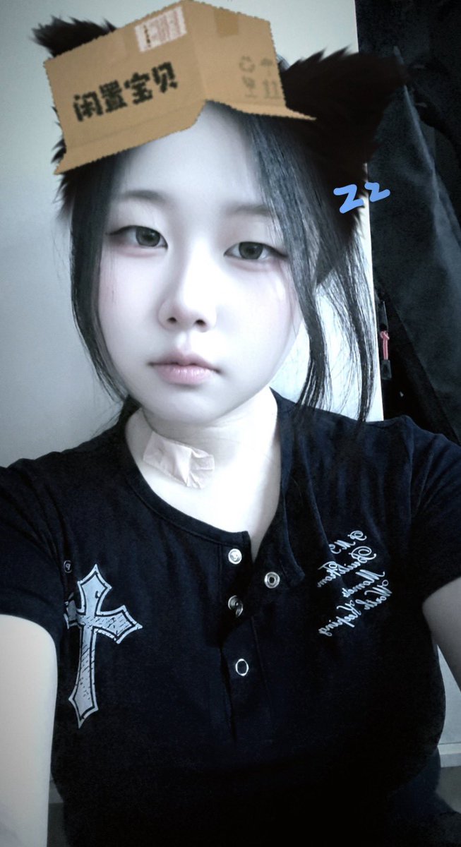 jio_q1's tweet photo. 이게 더 잘나온거같아 https://t.co/RXrwKrt2US