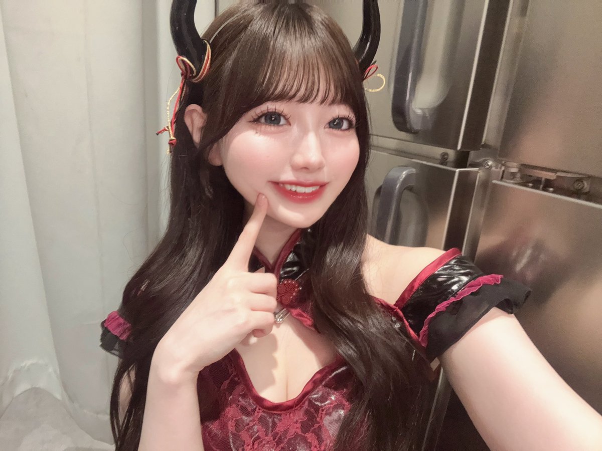 ryugen_shuka666's tweet photo. 🌟龍幻酒家オープンしました🌟

7/1(水)17:00-25:00
⛩東京都新宿区歌舞伎町1−17−5 第二安田ビル3階

本日の龍姫🌟
17-
🐉すりーぴん@1_2_sleepin 
🐉蛇邪＠jaja__rs 
18-
🐉命命@meimei_RS_ 
19-
🐉ららちゃん@lalachan_poker 
🐉くうり＠Kuuri_RS 

💭おすすめ水煙
ミント3人集🥷 https://t.co/zGbXzySUAb