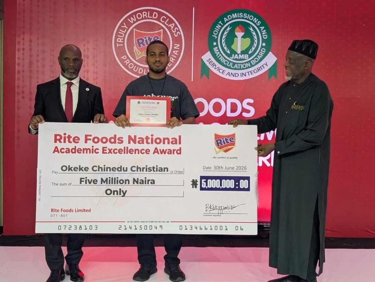 NigeriaStories's tweet photo. JUST IN: Okeke Chinedu Christian overall best candidate in the 2025 JAMB examination has been awarded the ₦5 million Star Prize by Rite Foods.

Congratulations to him 🙌🏾🎉🤝 https://t.co/GteQFYAsdM