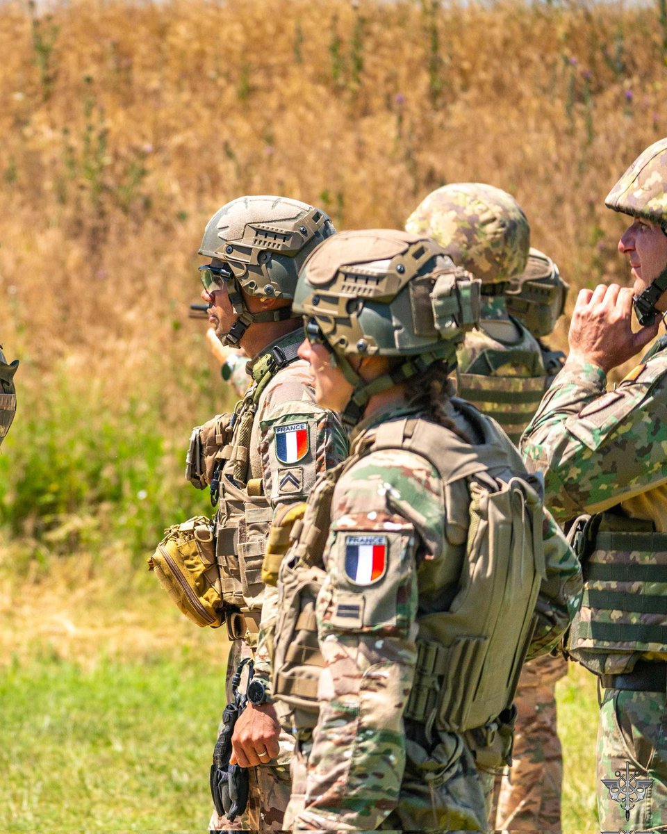 NATOBGRomania's tweet photo. Real interoperability is trust.
At the end of EAGLE SAPPER, 🇫🇷 and 🇷🇴 combat engineers tried each other's weapons. They shared demining and demolition knowledge, and ran live breaching together.
#CombatEngineers #Interoperability #StrongerTogether #WeAreNATO #NATO https://t.co/UMTWOORo9u