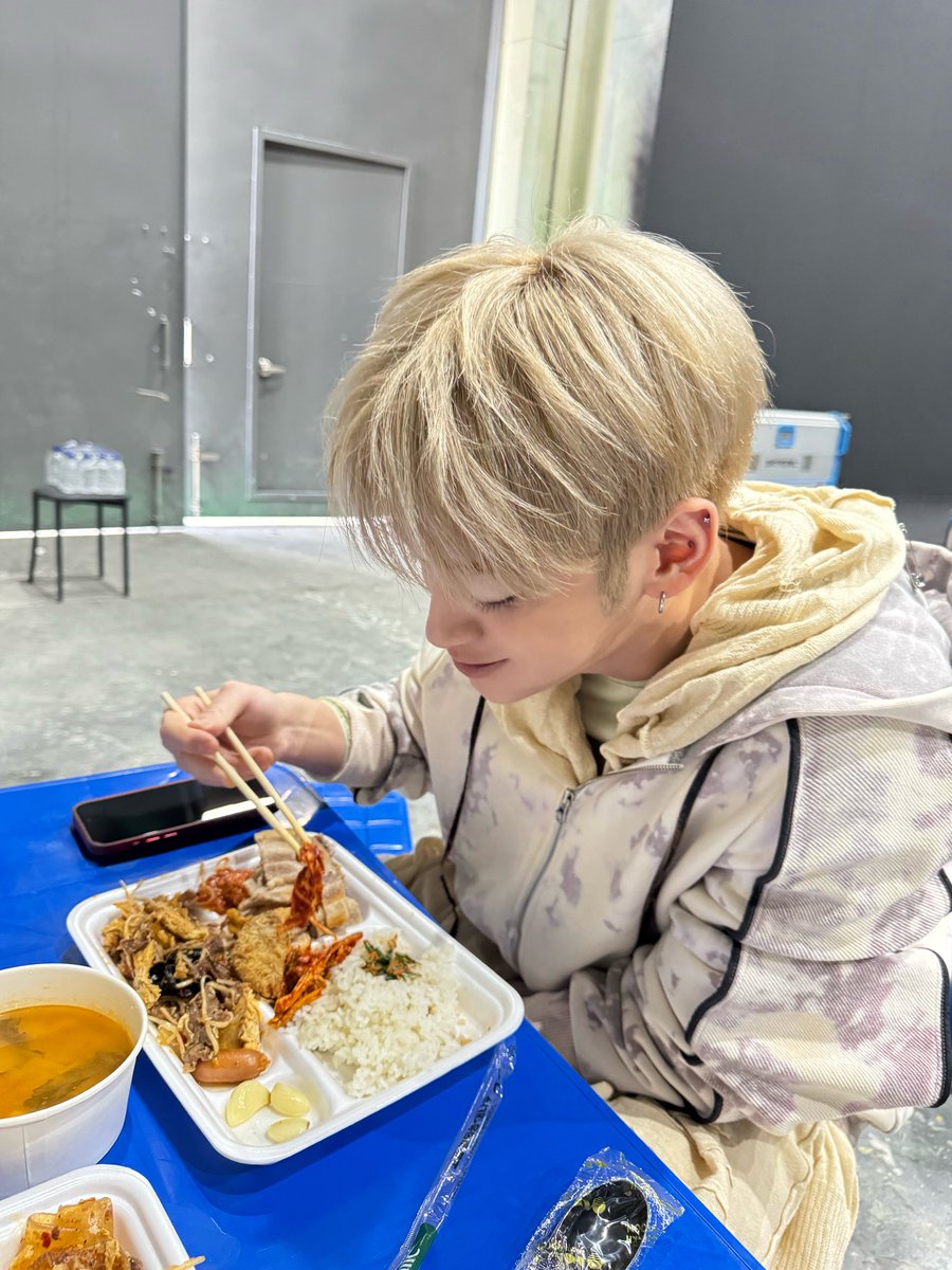 WHIB_ON's tweet photo. 재현아 생일 축하해!!
이젠 뭐 너무 친구 같은 동생이지만 항상 형 즐겁게 해줘서 고맙당ㅎㅎ
오늘 하루만큼은 다이어트 생각하지 말고 세상에 있는 맛있는 음식을 마음껏 먹었으면 좋겠다ㅏㅏㅏ우리 앞으로도 행복하자 사랑해 내 동생❤️

#WHIB #휘브 #UGEON #유건 https://t.co/hVJhI18BwK